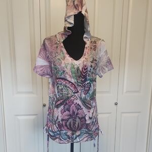 Vintage Suzie Lavender Floral Hooded V-Neck Tee with Green Leaf Accents